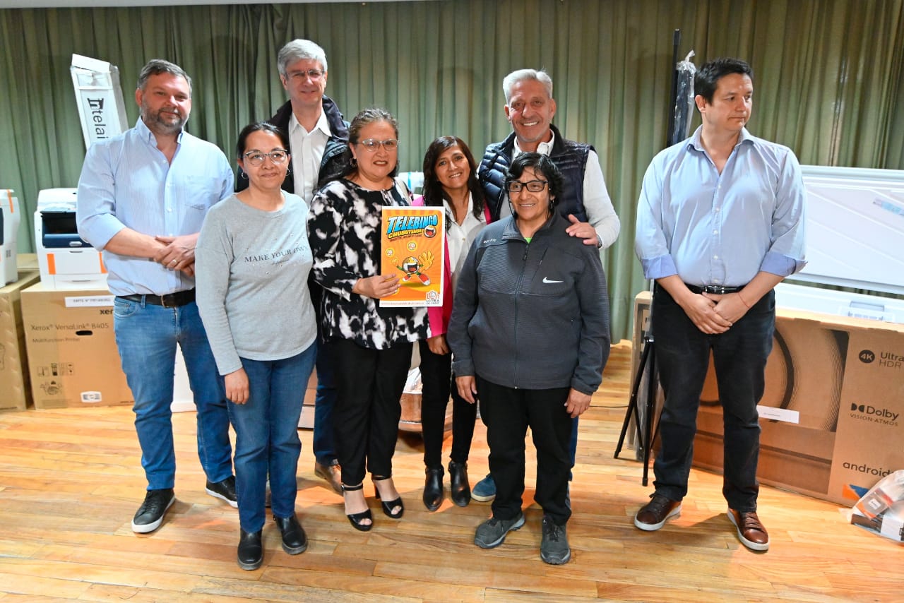 Arcioni encabezó en Esquel millonaria entrega de equipamiento a